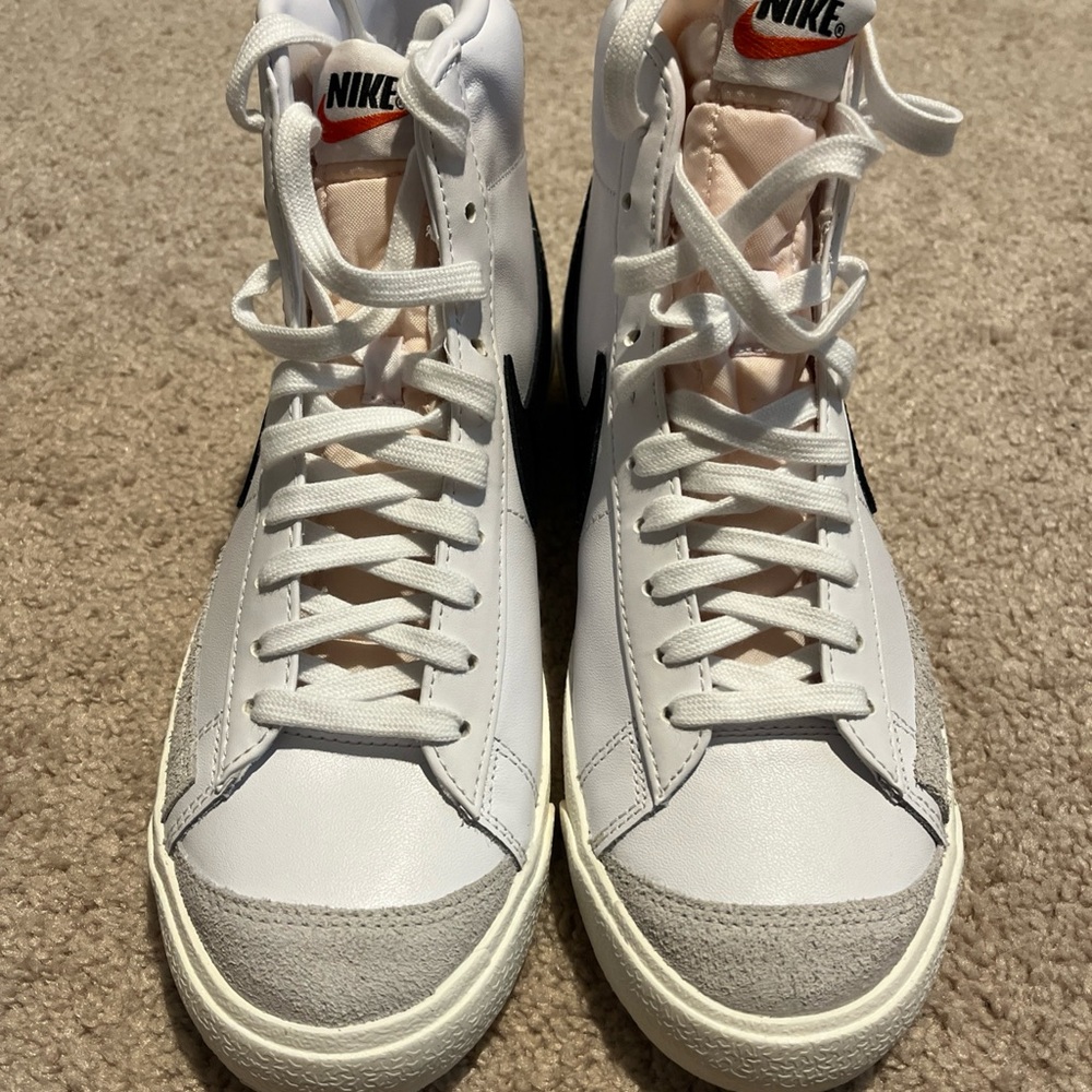 Nike Blazer Mid ‘77 Womens 10.5 new in box white/ black sail